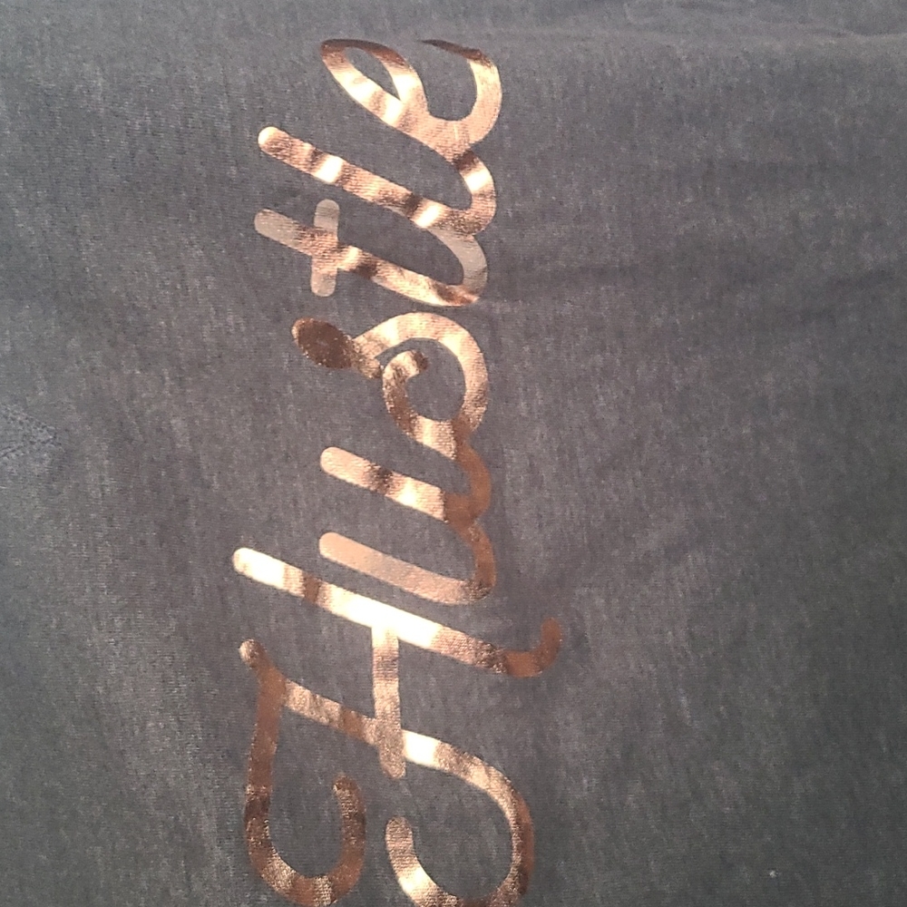 BRAND NEW SWEATSHIRT! - Picture 2 of 8